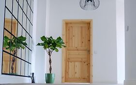 Amao-Brown I Exklusives City-Apartment I 85Qm I Privatparkplatz & Komfort I King-Size Bed